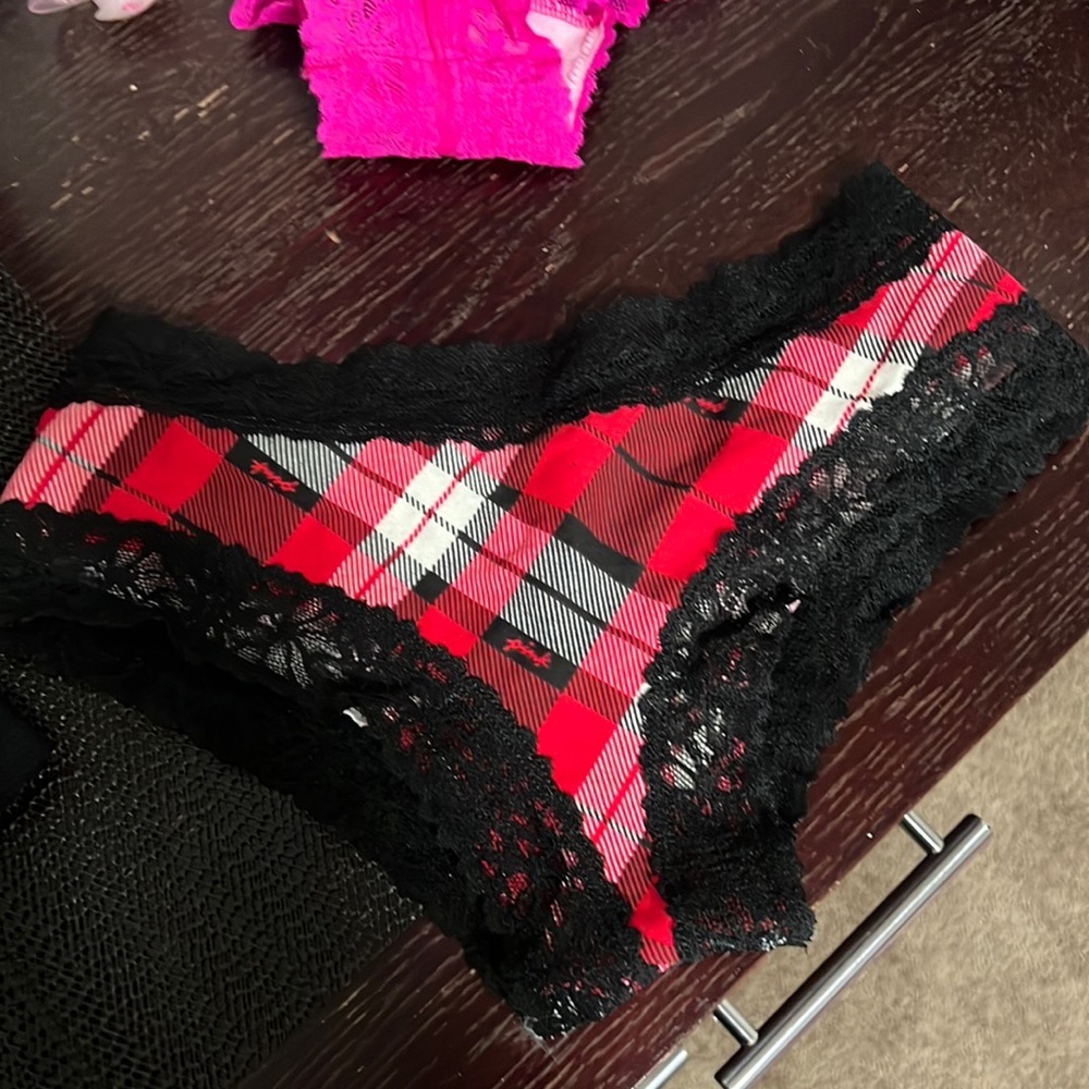 BRAND NEW VS CHEEKIES
